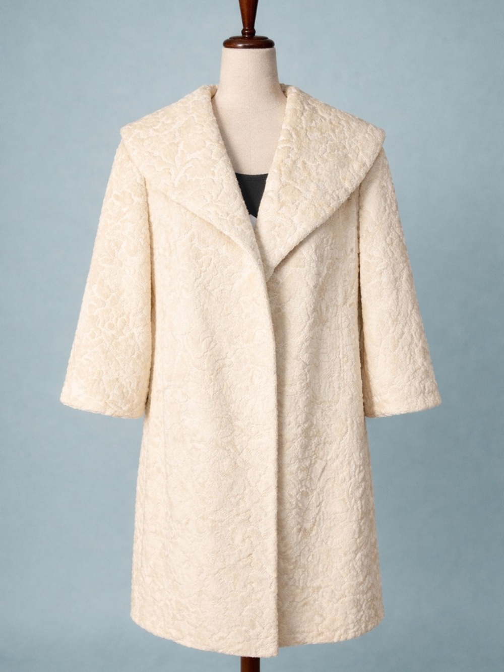 Vintage raised texture cream coat / jacket- 60s, 3/4 sleeve, XL